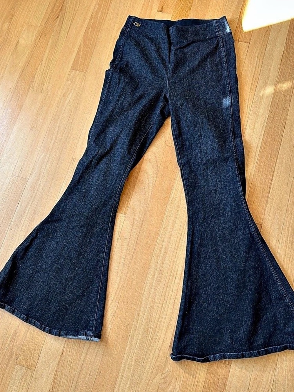 Women's Flare Jeans in Blue Like New